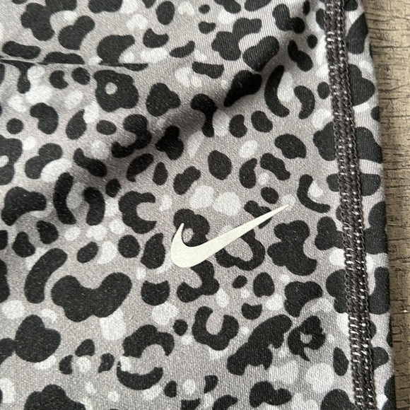 Nike compression reflective capri leggings - Picture 2 of 7